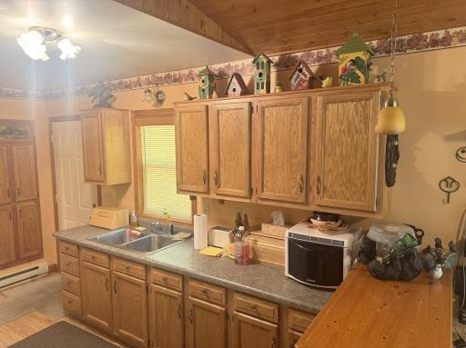 Kitchen breakfast bar--great for extra seating