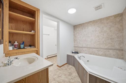 208 Snow Ridge, Le Sueur, MN 56058