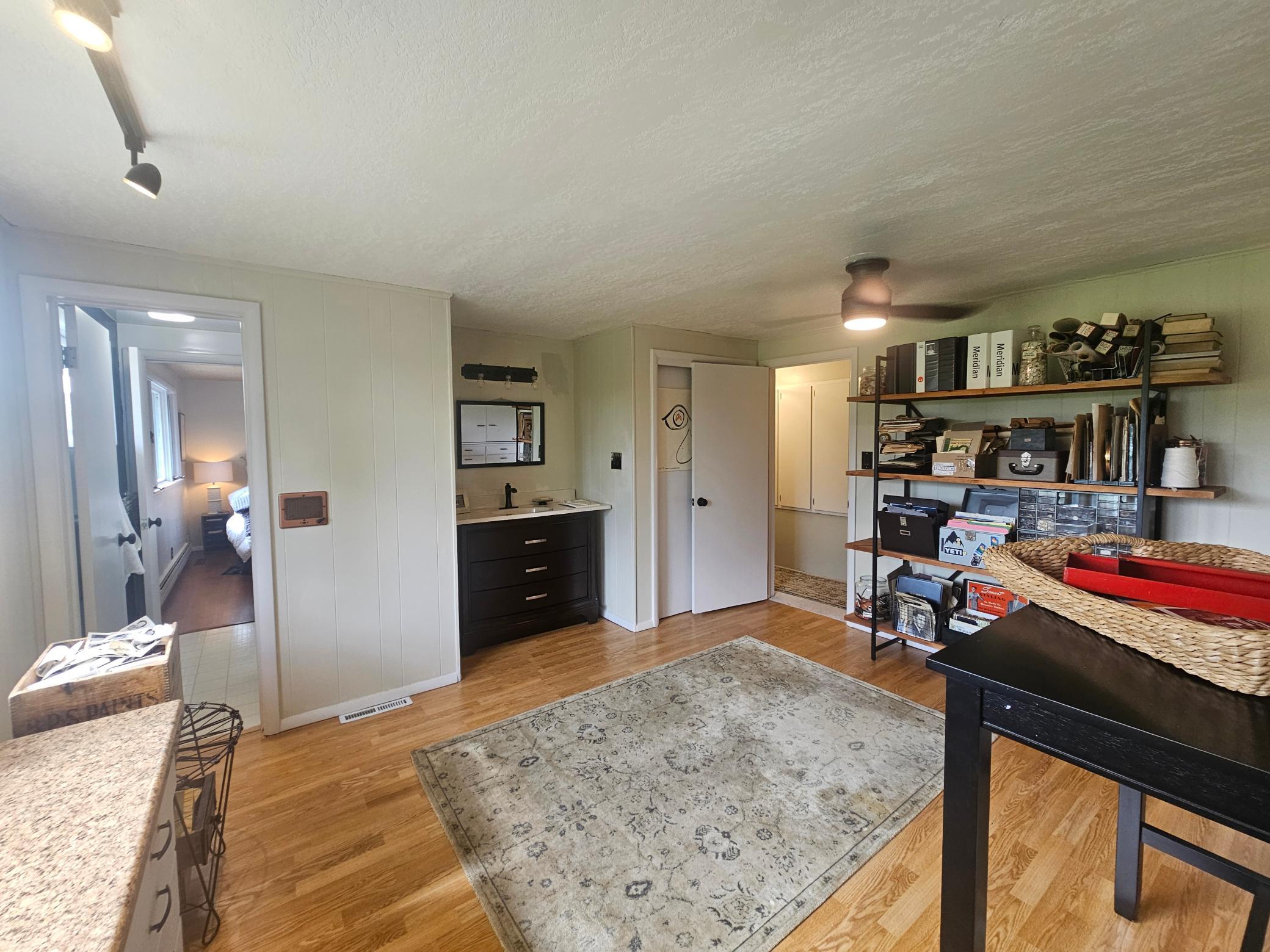 3rd bedroom/craft room