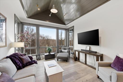 9810 Sky Lane, Eden Prairie, MN 55347