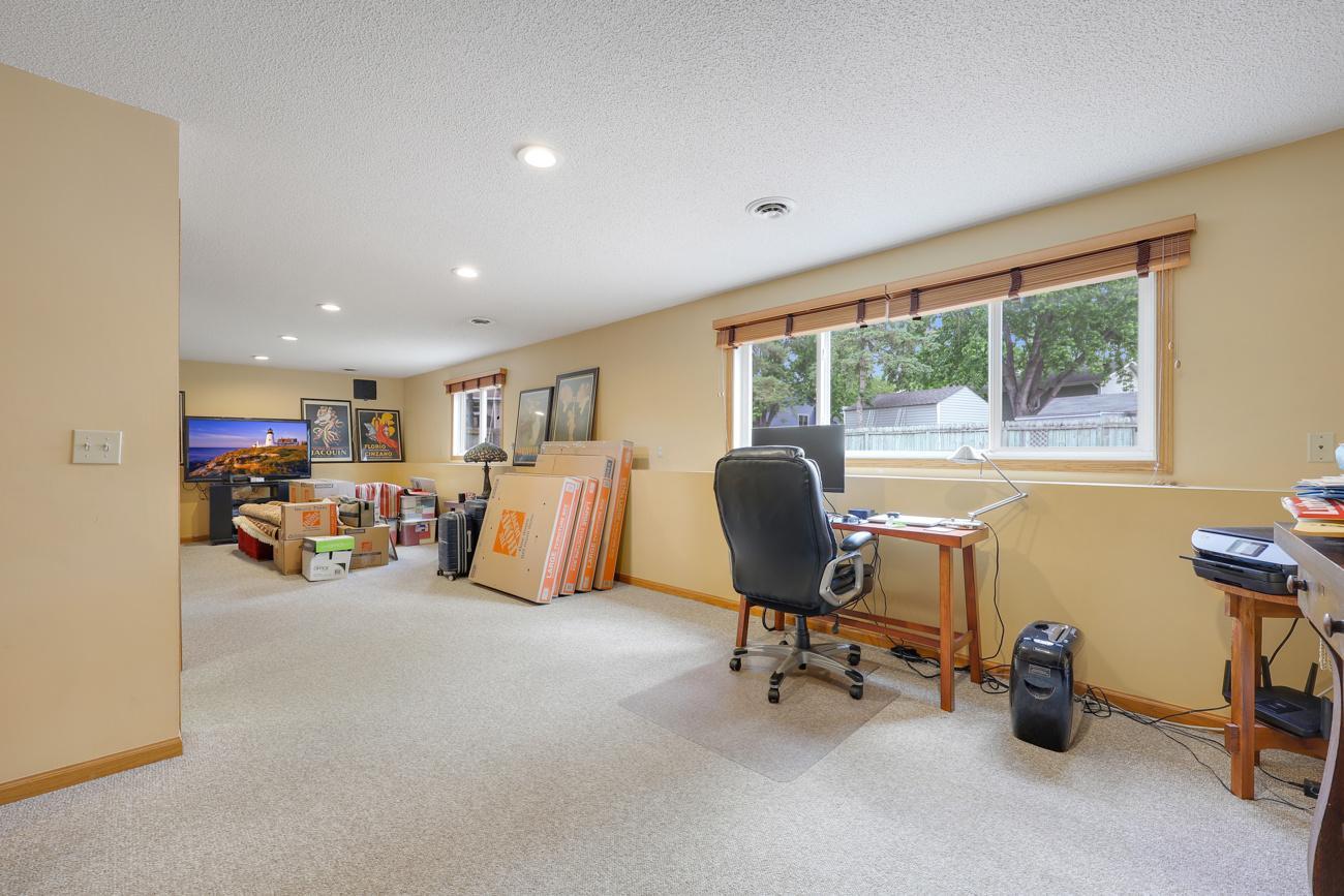 Huge family room; recessed lighting; large windows
