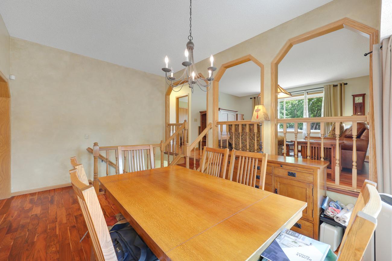 Nice flow from kitchen-to-dining-to-living spaces