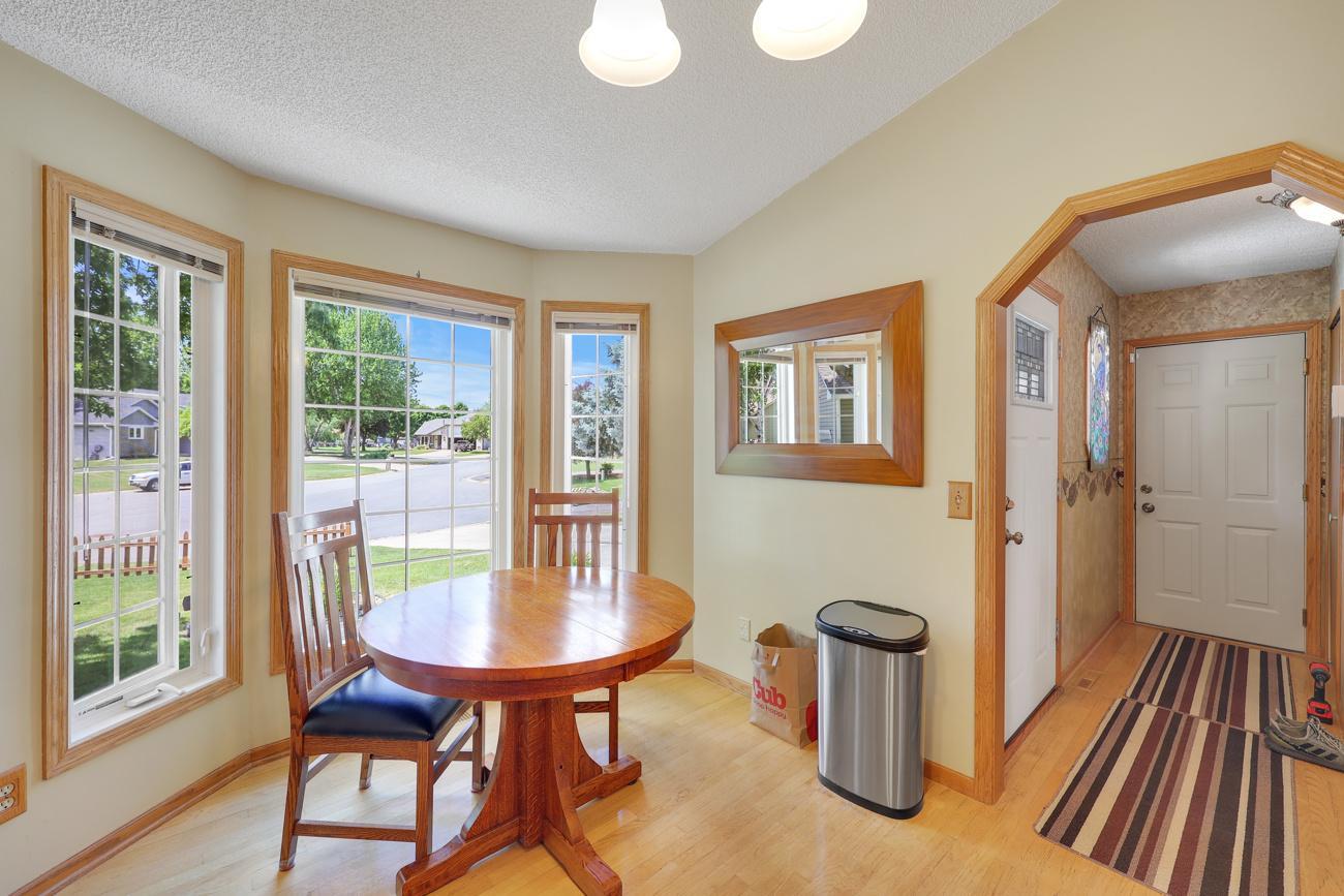 Bay window breakfast nook