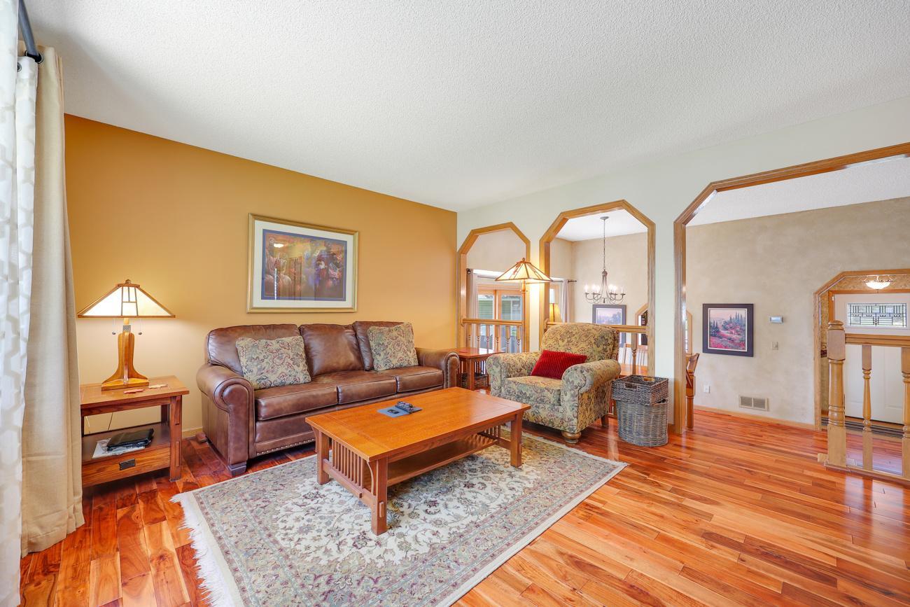Such a warm and welcoming living room