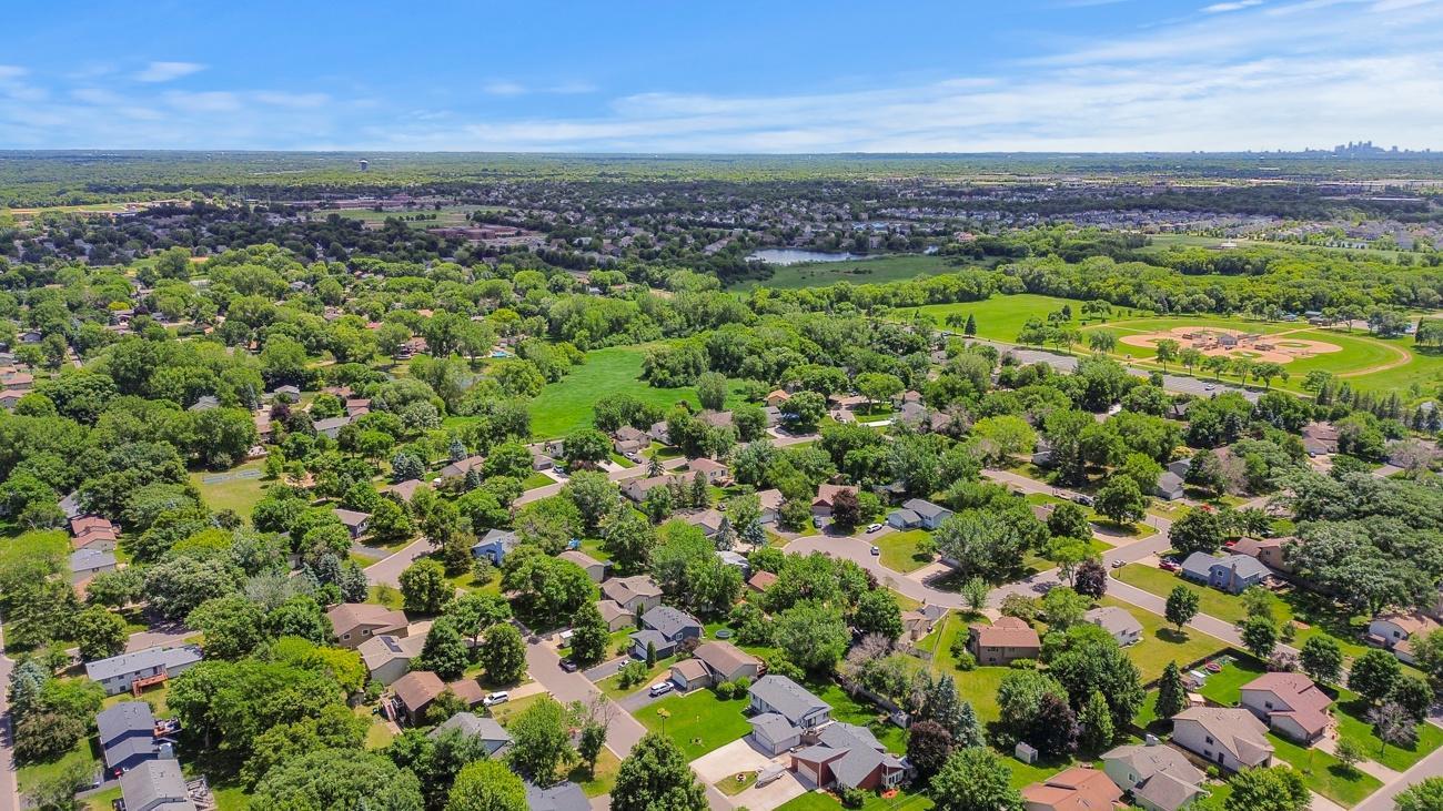 Enjoy peace & quiet plus so many nearby amenities