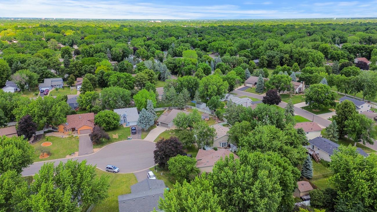 Beautiful, well-kept neighborhood & setting
