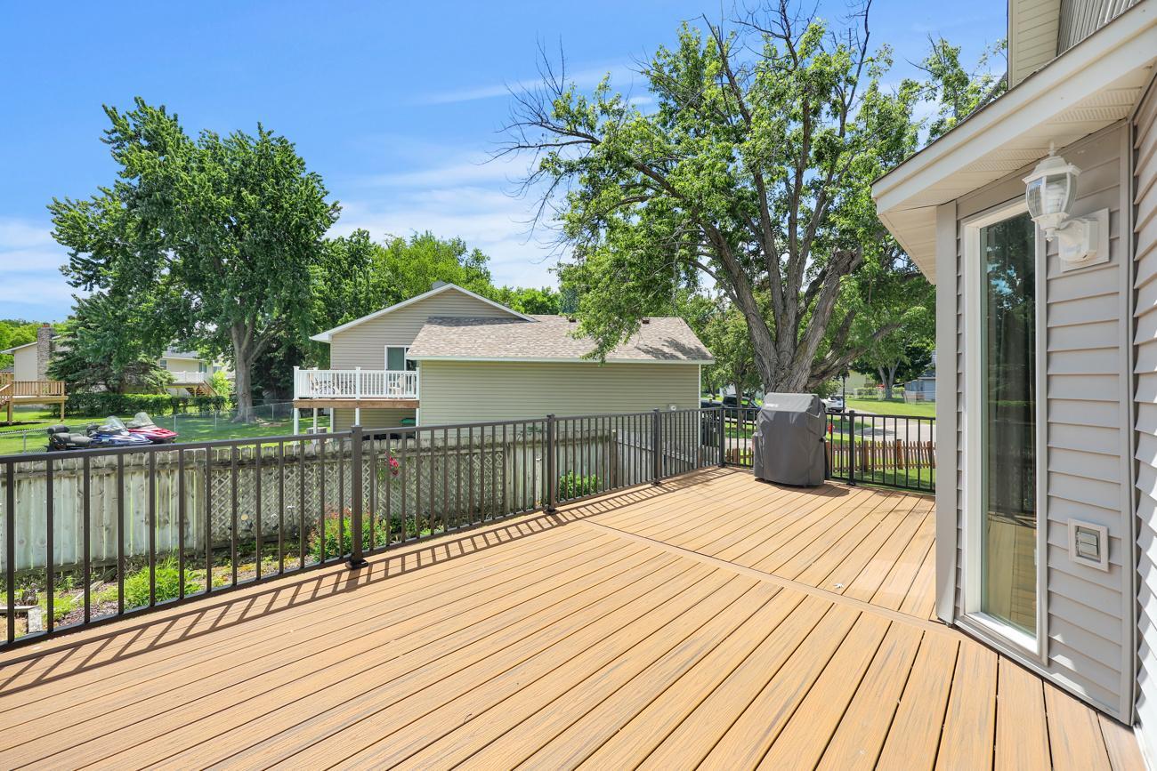 High-end maintenance-free deck installed in 2017