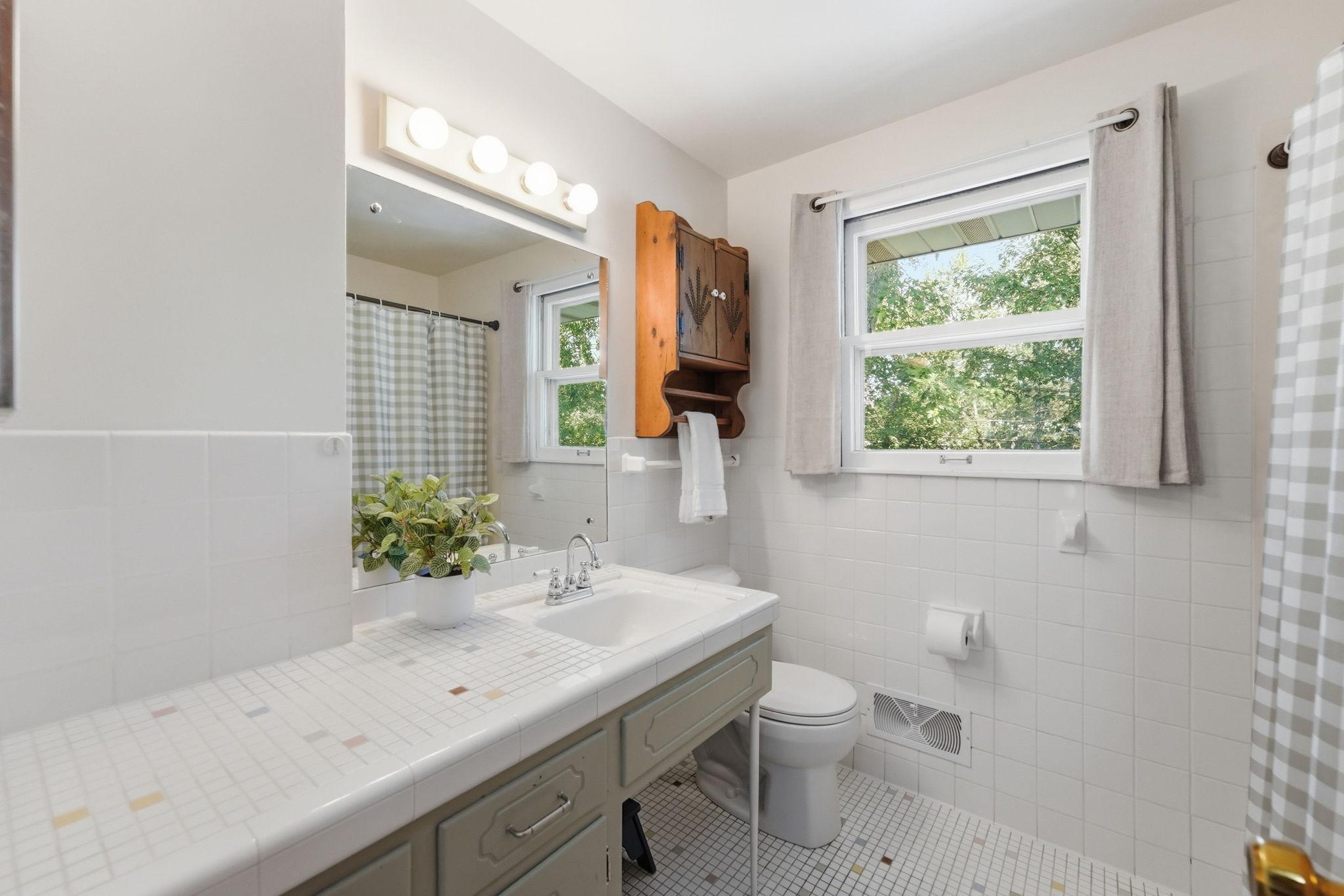 Upper level full bathroom