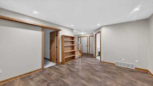 BUILT-IN BOOKSHELVES