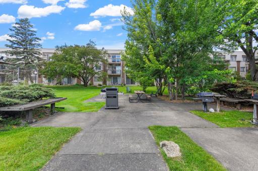2801 Flag Avenue N, 212, Minneapolis, MN 55427
