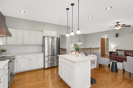 Fantastic kitchen island. Perfect for additional prep space or eat up breakfast area.