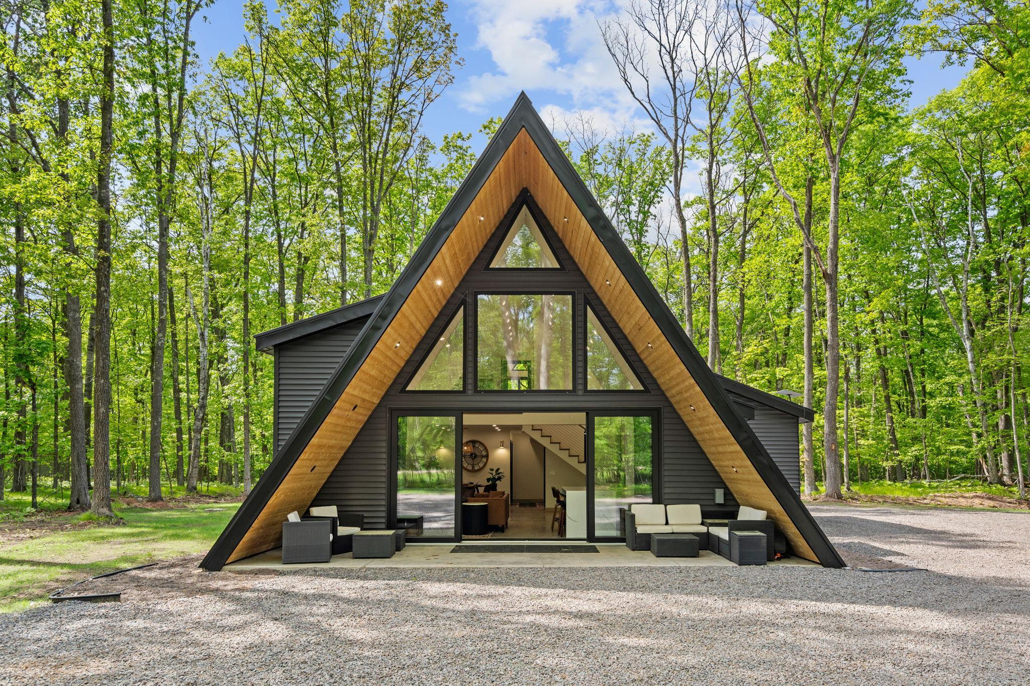 3-web-or-mls-42991 Furey Rd-3.jpg