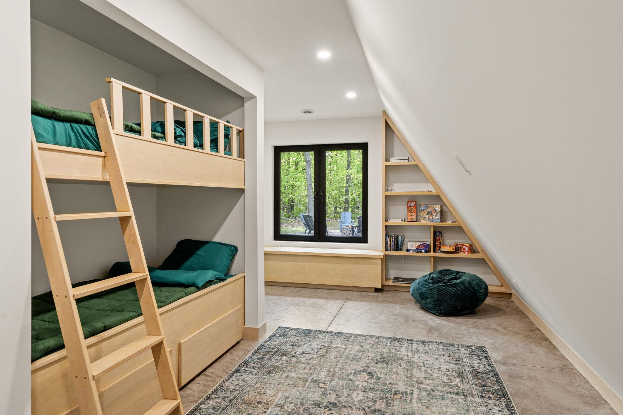 52-web-or-mls-42991 Furey Rd-52.jpg