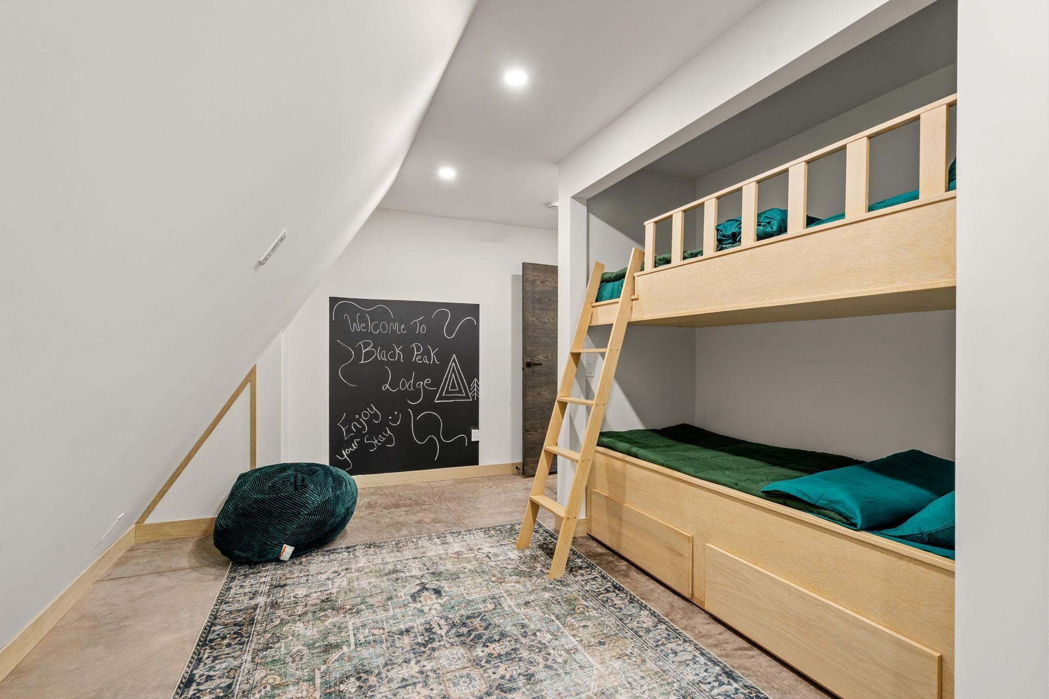 54-web-or-mls-42991 Furey Rd-54.jpg
