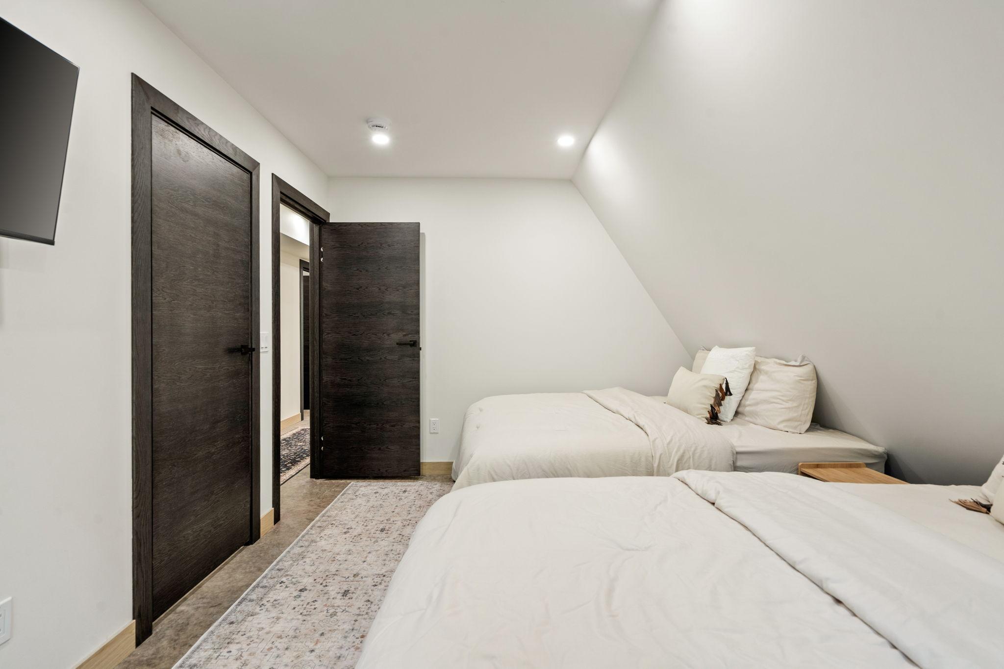 56-web-or-mls-42991 Furey Rd-56.jpg