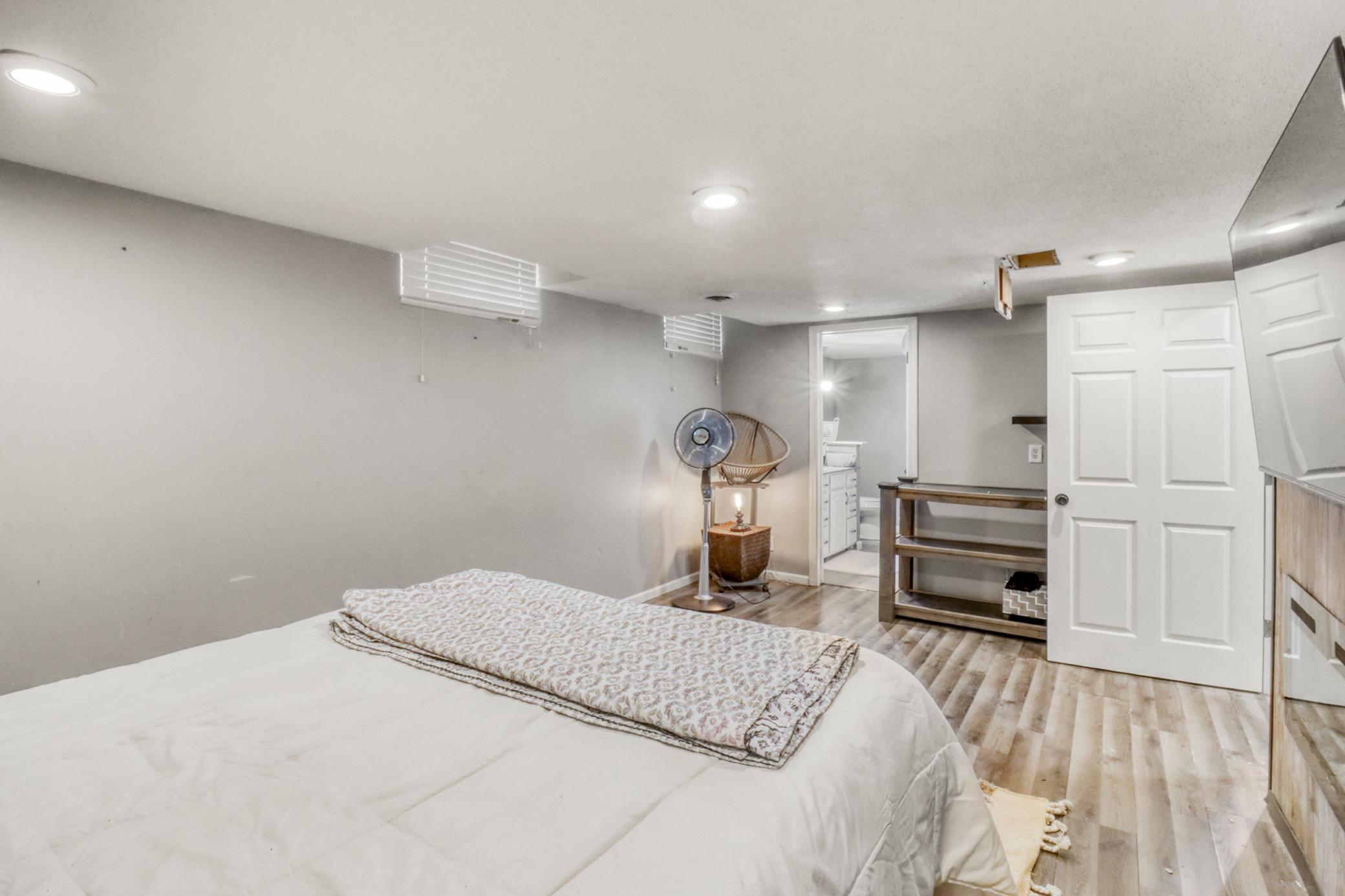 Basement Bedroom1_2 (4).JPG