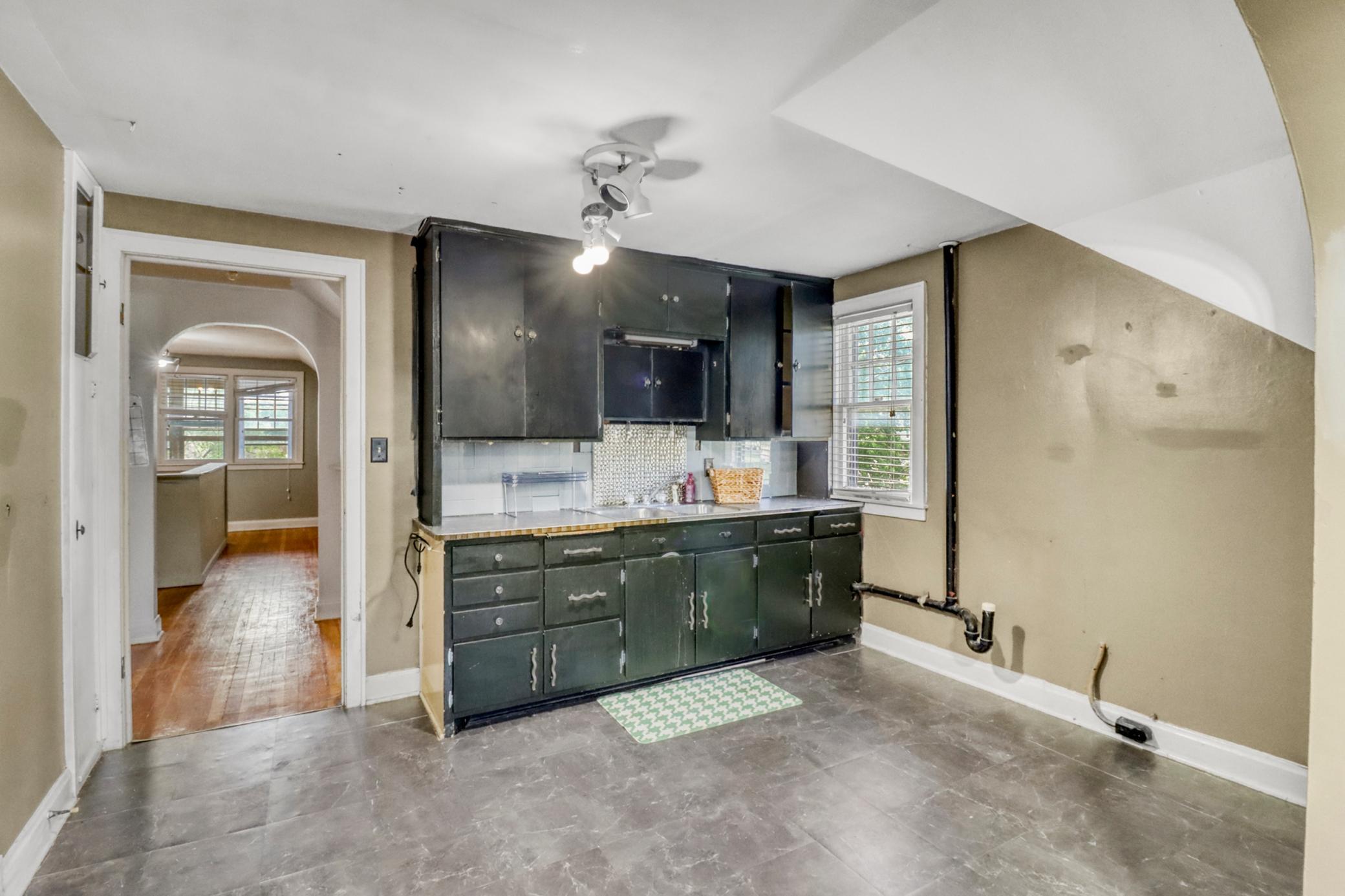 Upstairs Kitchen1_2.JPG