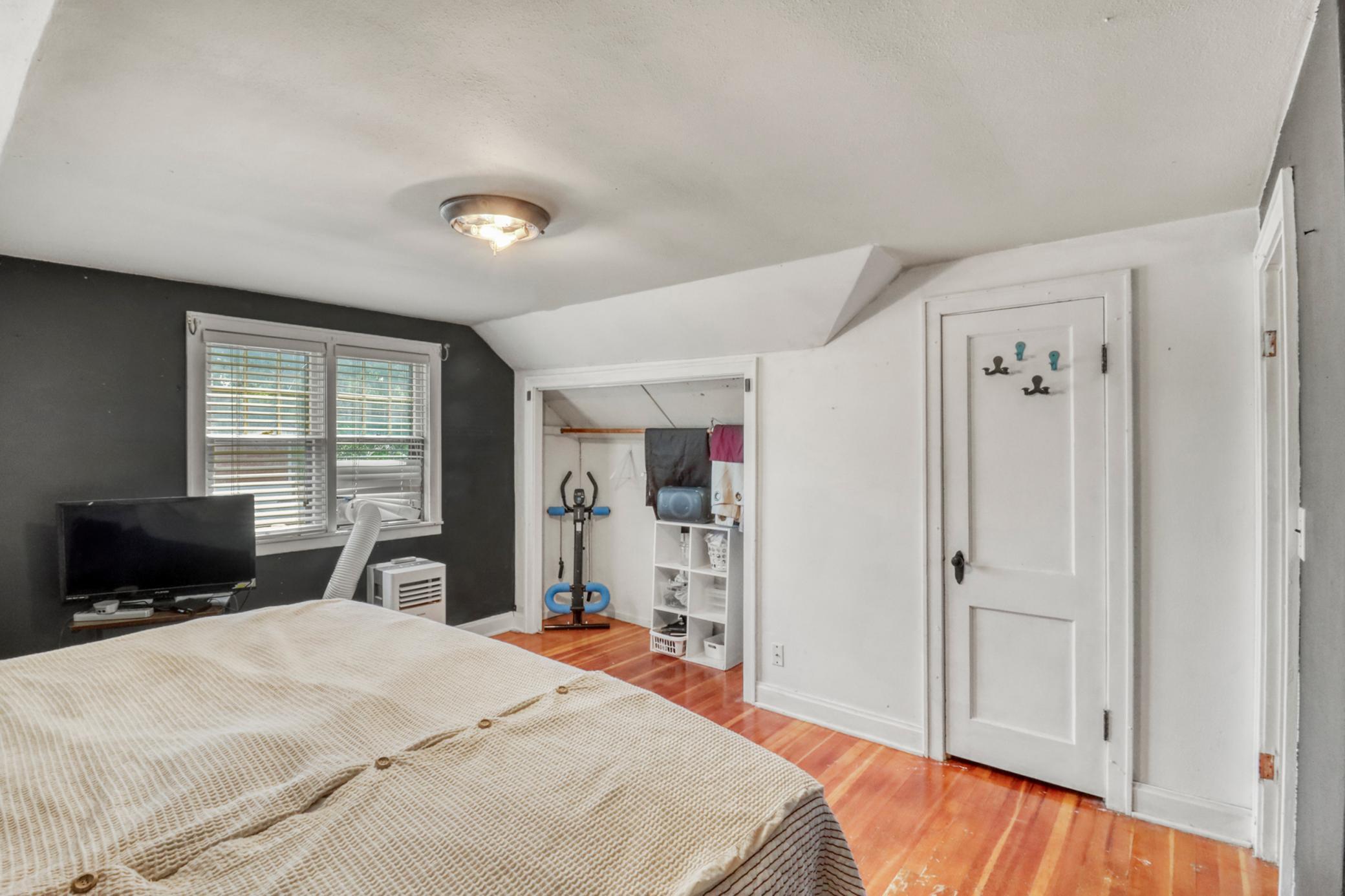 Upstairs Bedroom1_3.JPG