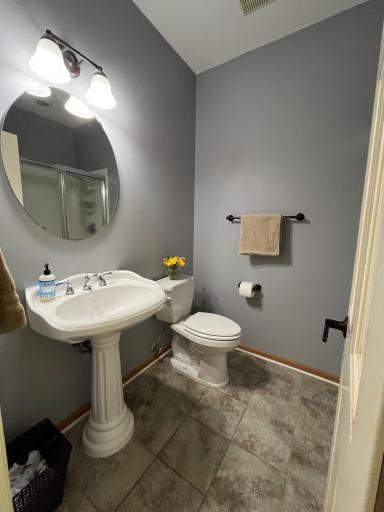 868 Bavaria Hills Terrace, Chaska, MN 55318