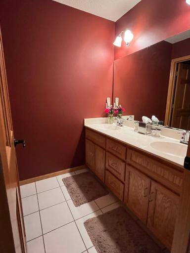 868 Bavaria Hills Terrace, Chaska, MN 55318