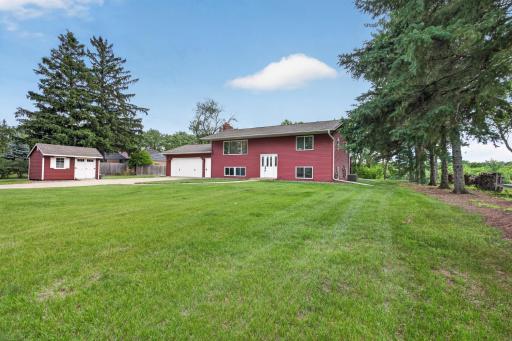 Welcome to this gorgeous Mississippi River front home