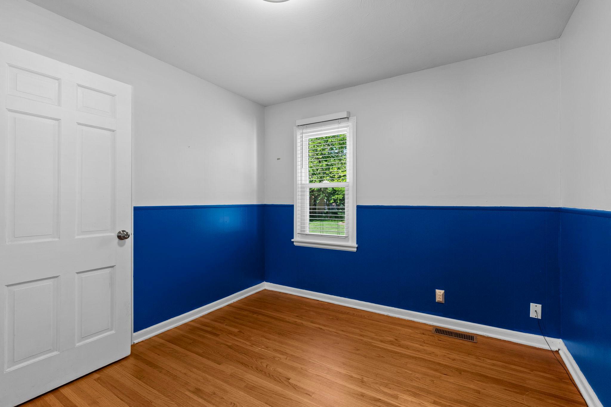 23-web-or-mls-7032 Stevens Ave-117.JPG
