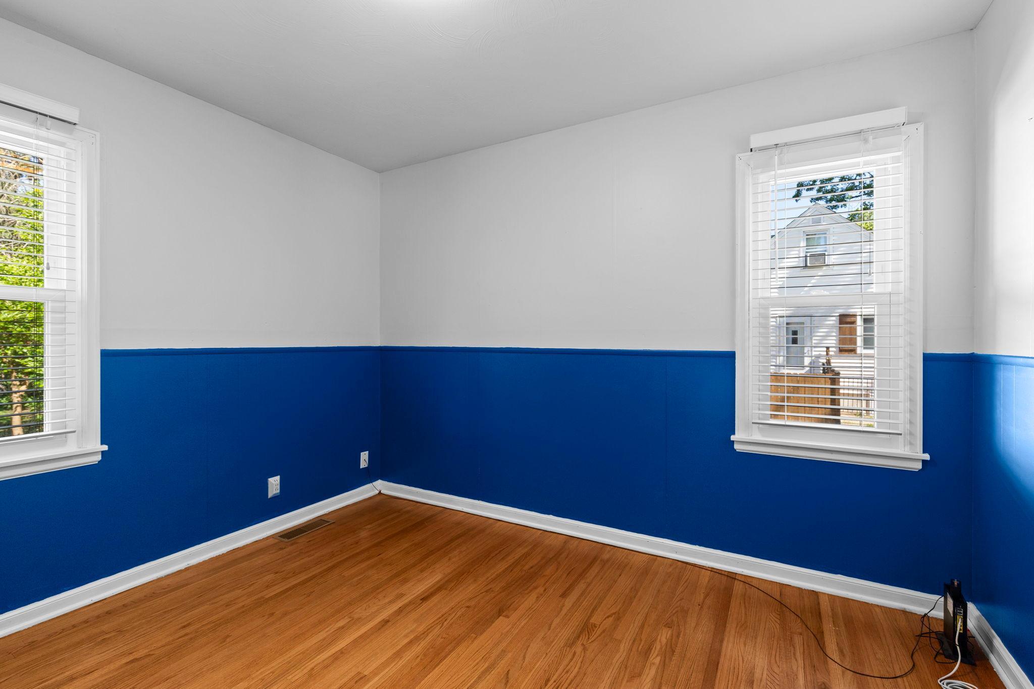 22-web-or-mls-7032 Stevens Ave-114.JPG