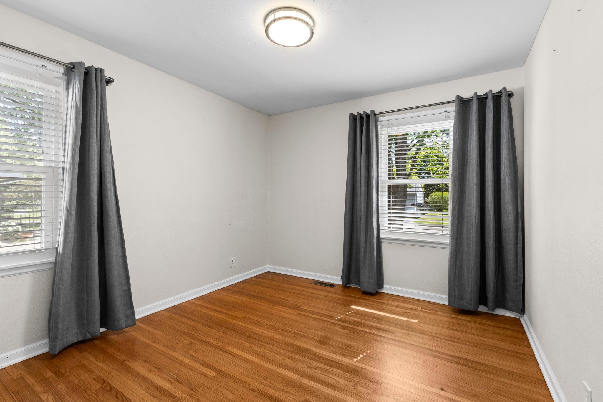 26-web-or-mls-7032 Stevens Ave-126.JPG