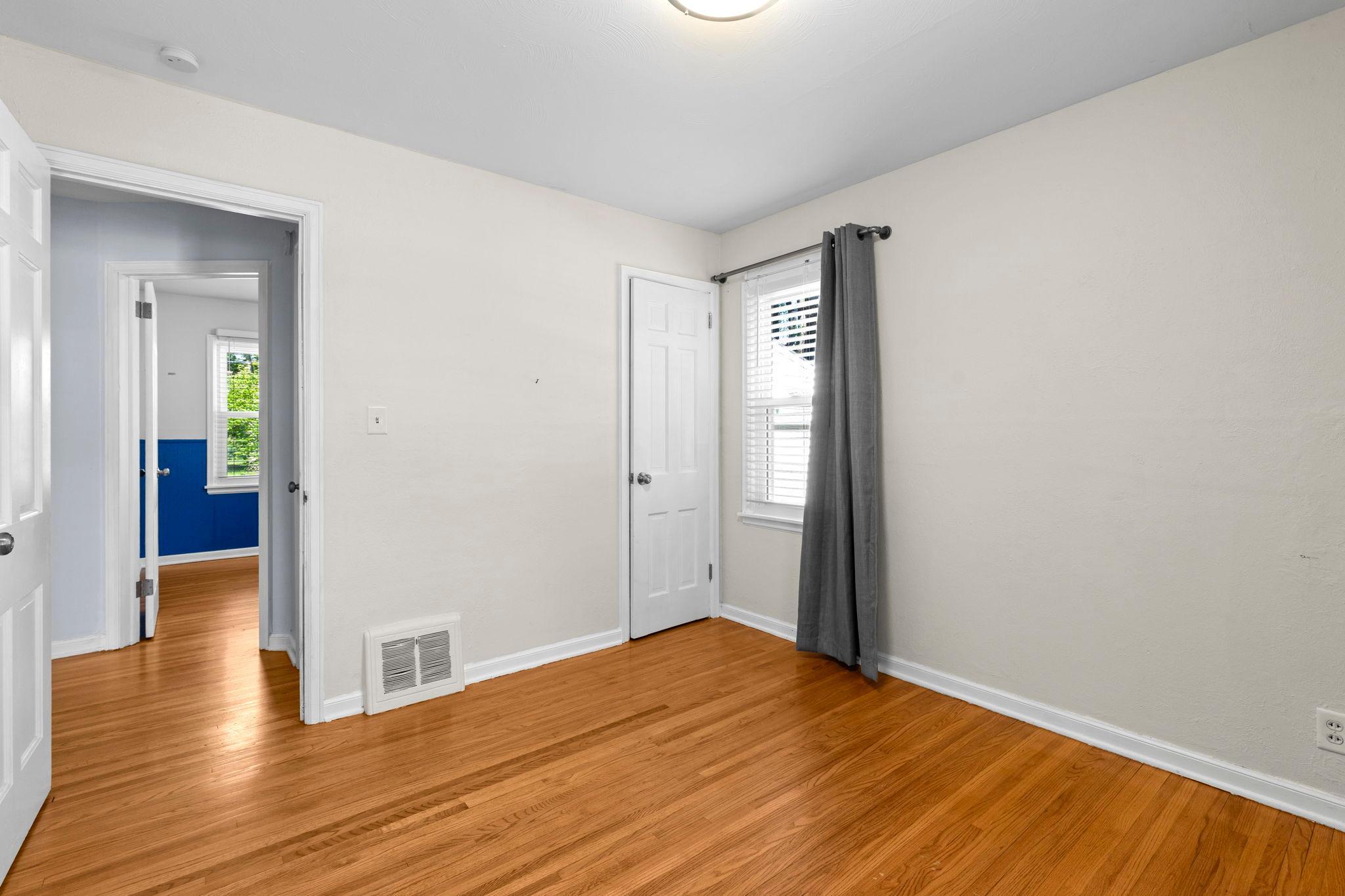 27-web-or-mls-7032 Stevens Ave-129.JPG