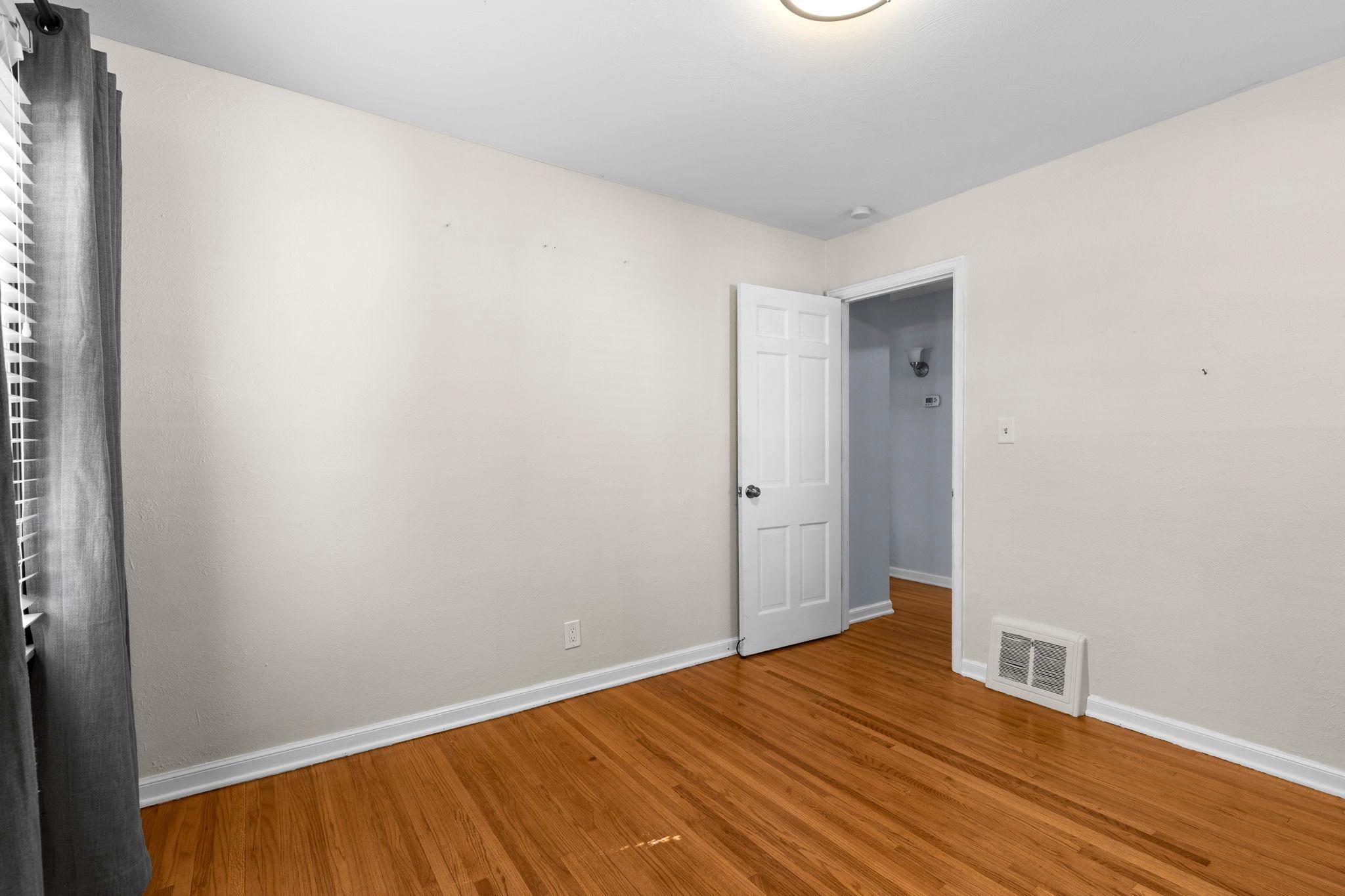 28-web-or-mls-7032 Stevens Ave-132.JPG