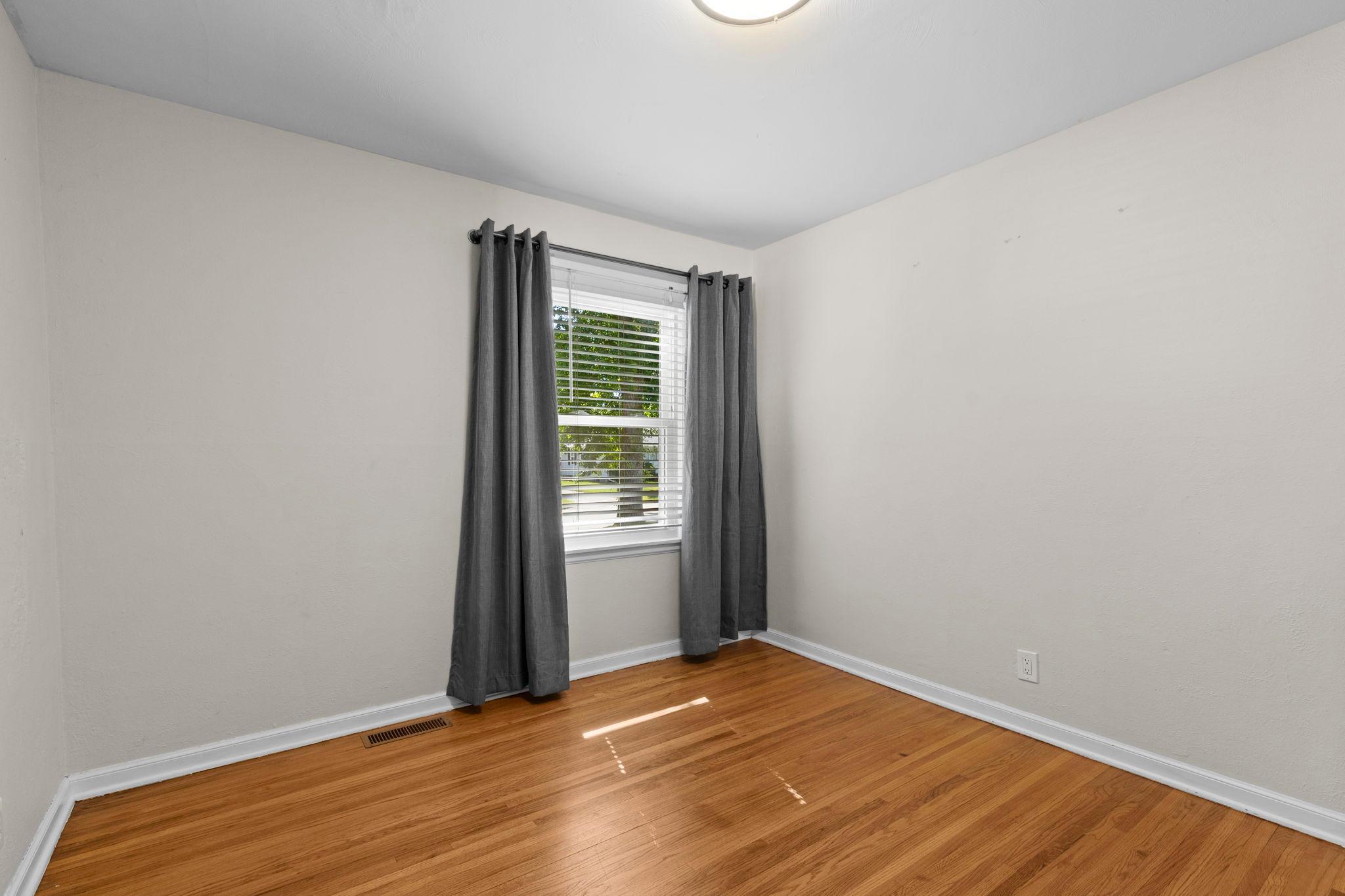 29-web-or-mls-7032 Stevens Ave-135.JPG