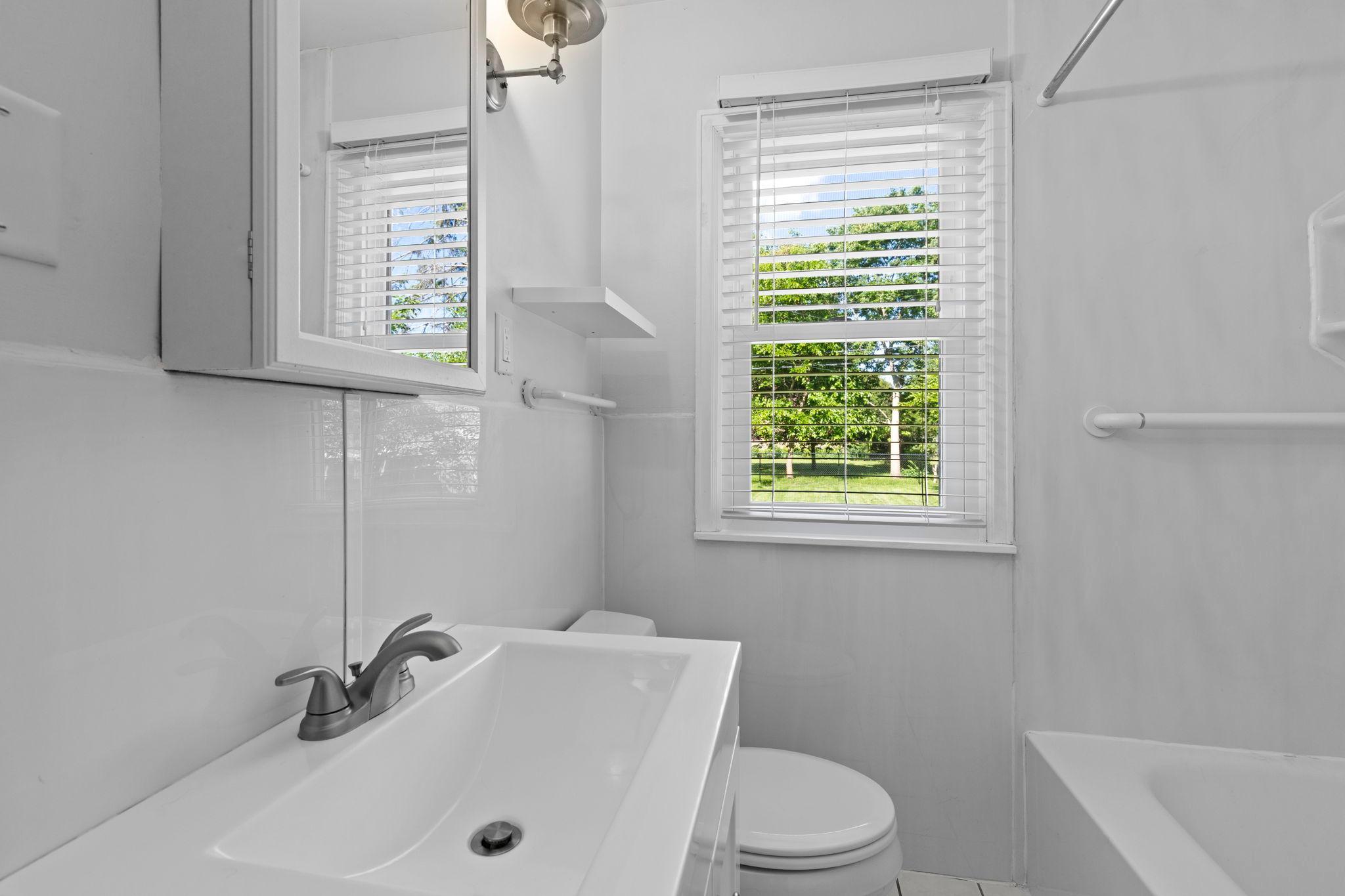 30-web-or-mls-7032 Stevens Ave-138.JPG
