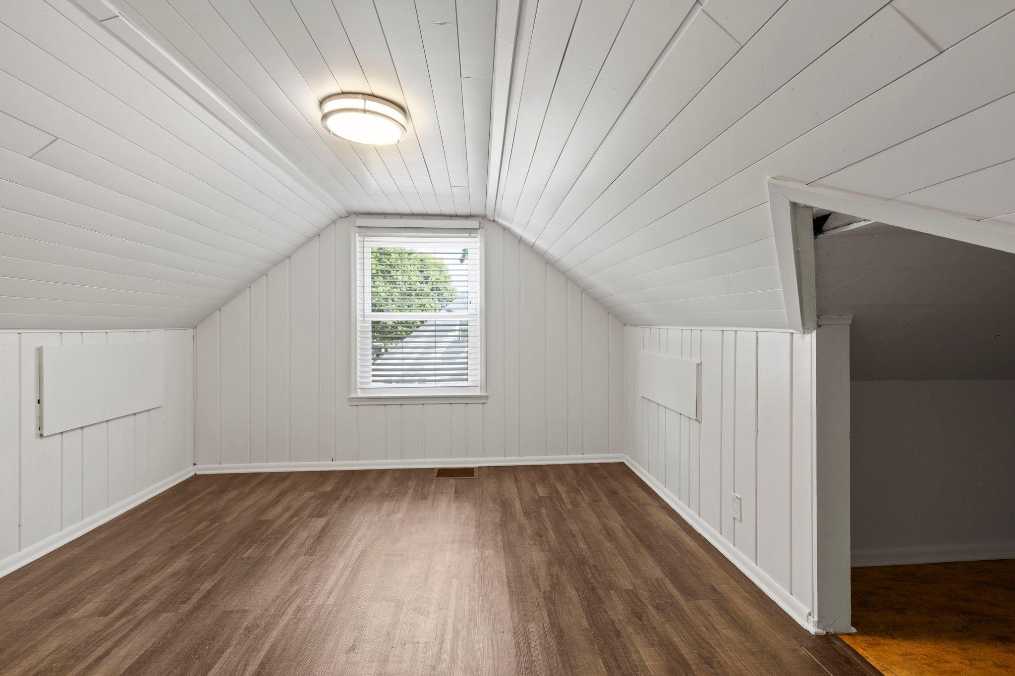 36-web-or-mls-7032 Stevens Ave-156.JPG