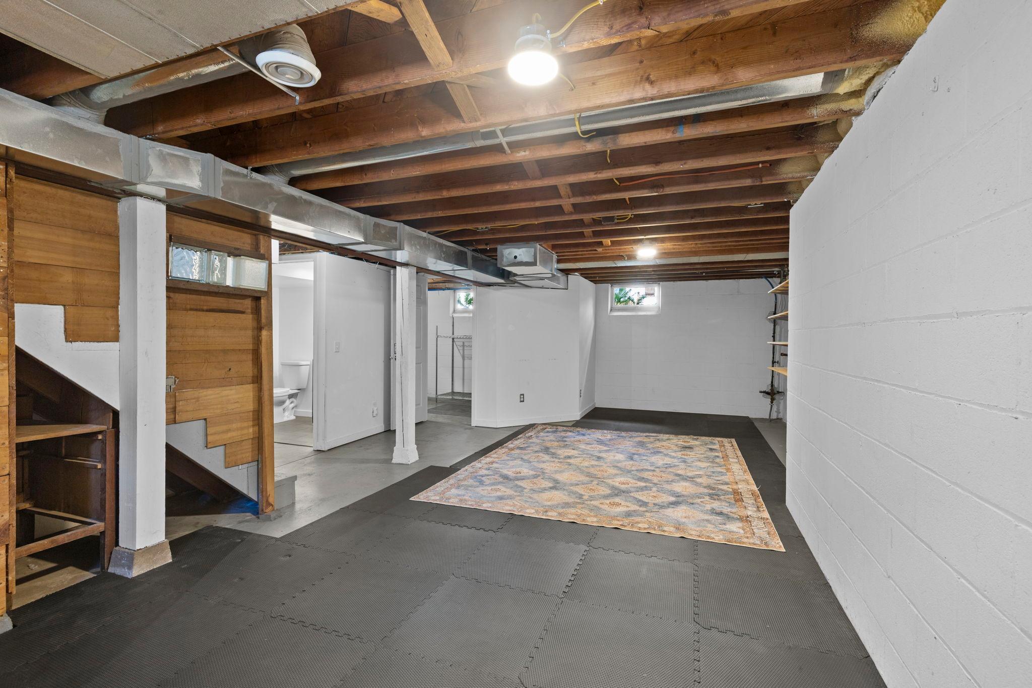 42-web-or-mls-7032 Stevens Ave-81.JPG