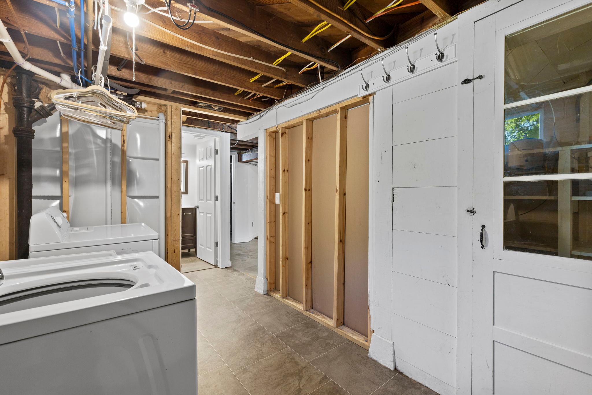 48-web-or-mls-7032 Stevens Ave-96.JPG