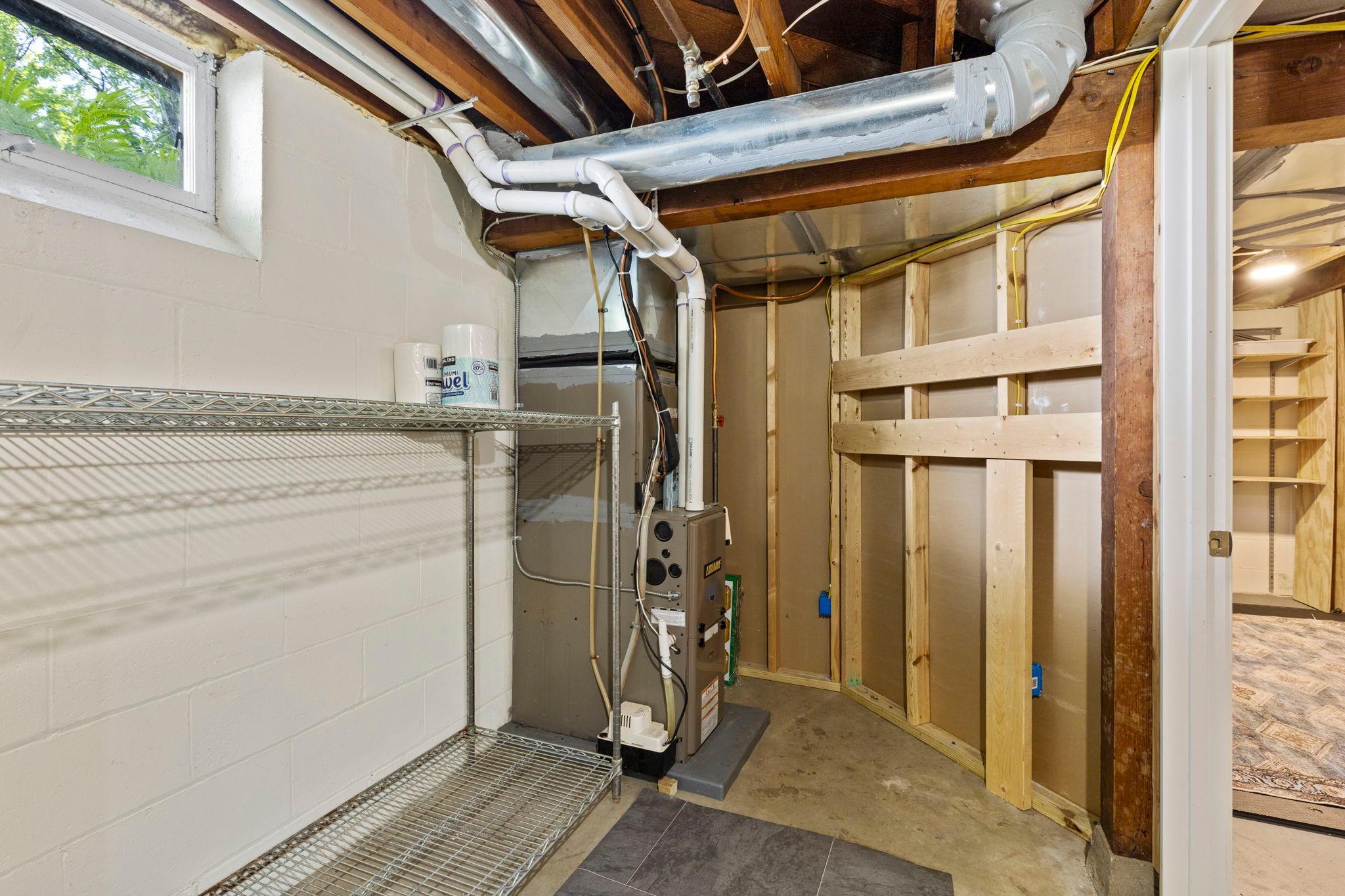 50-web-or-mls-7032 Stevens Ave-105.JPG