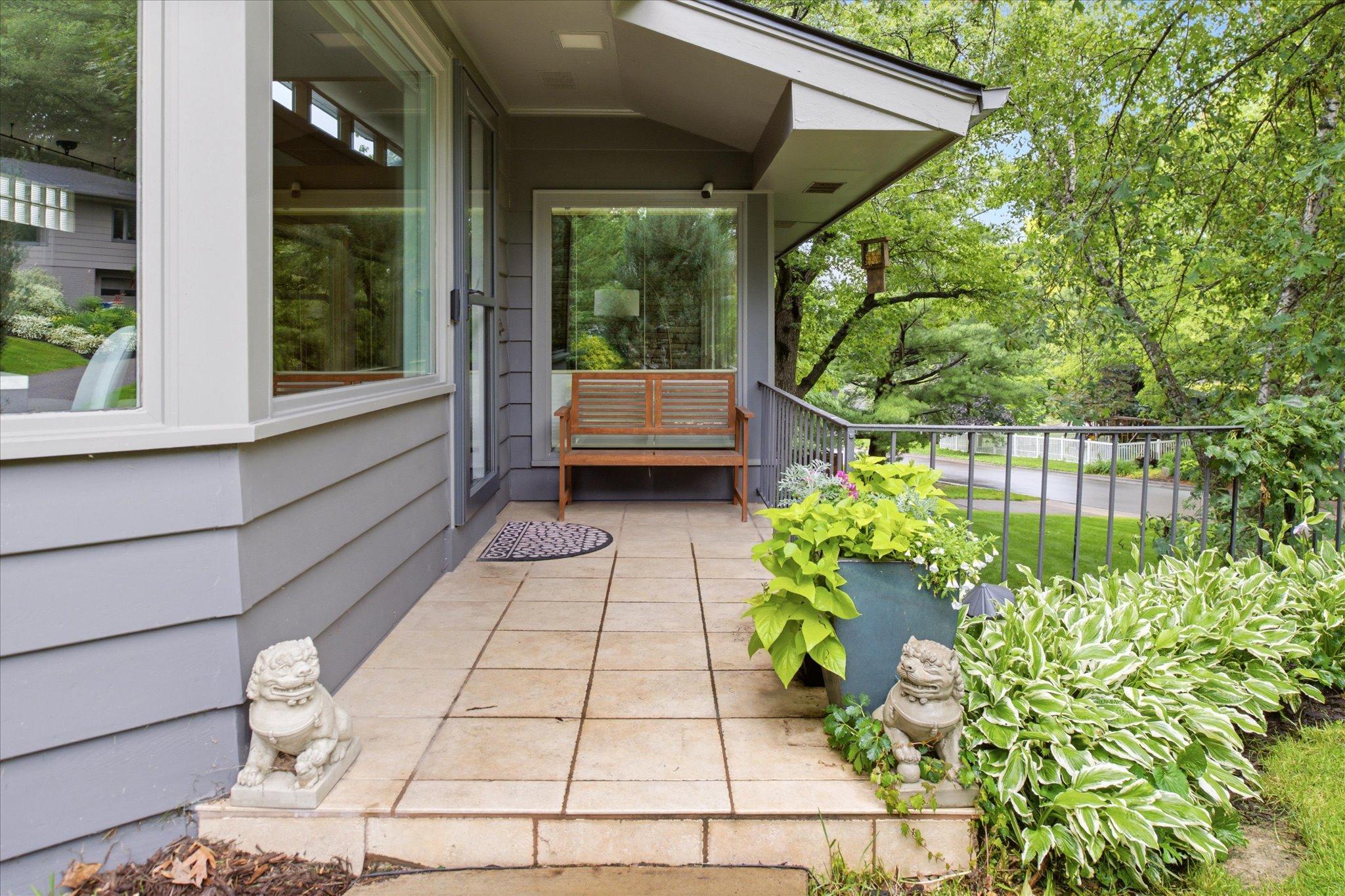 Inviting front entry