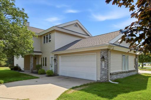 5758 Heather Ridge Drive, North Saint Paul, MN 55126