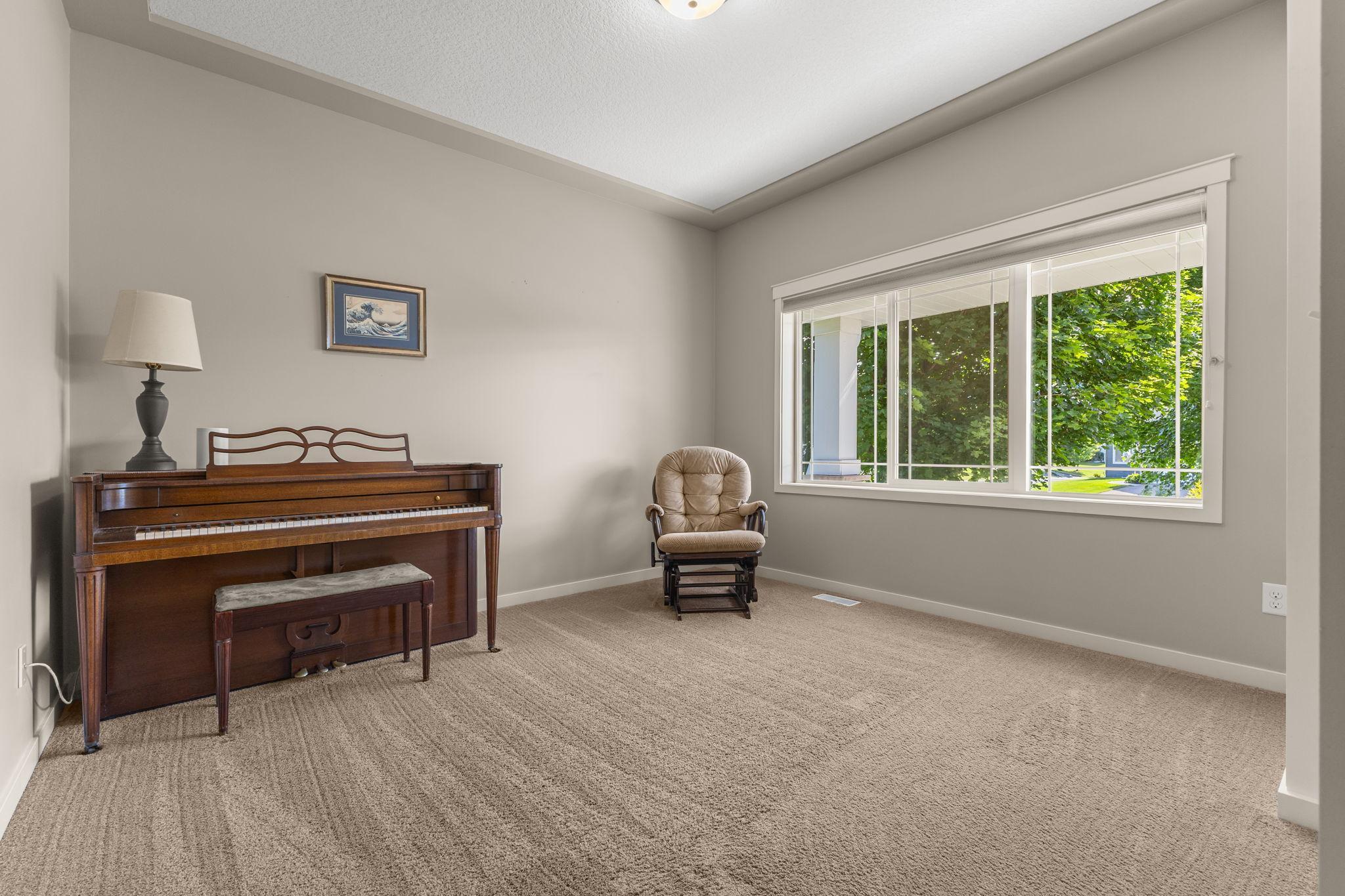 Vivid Spaces_1439 5th St SW, _08.JPG