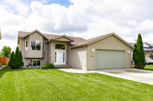 807 16th Avenue W, West Fargo, ND 58078