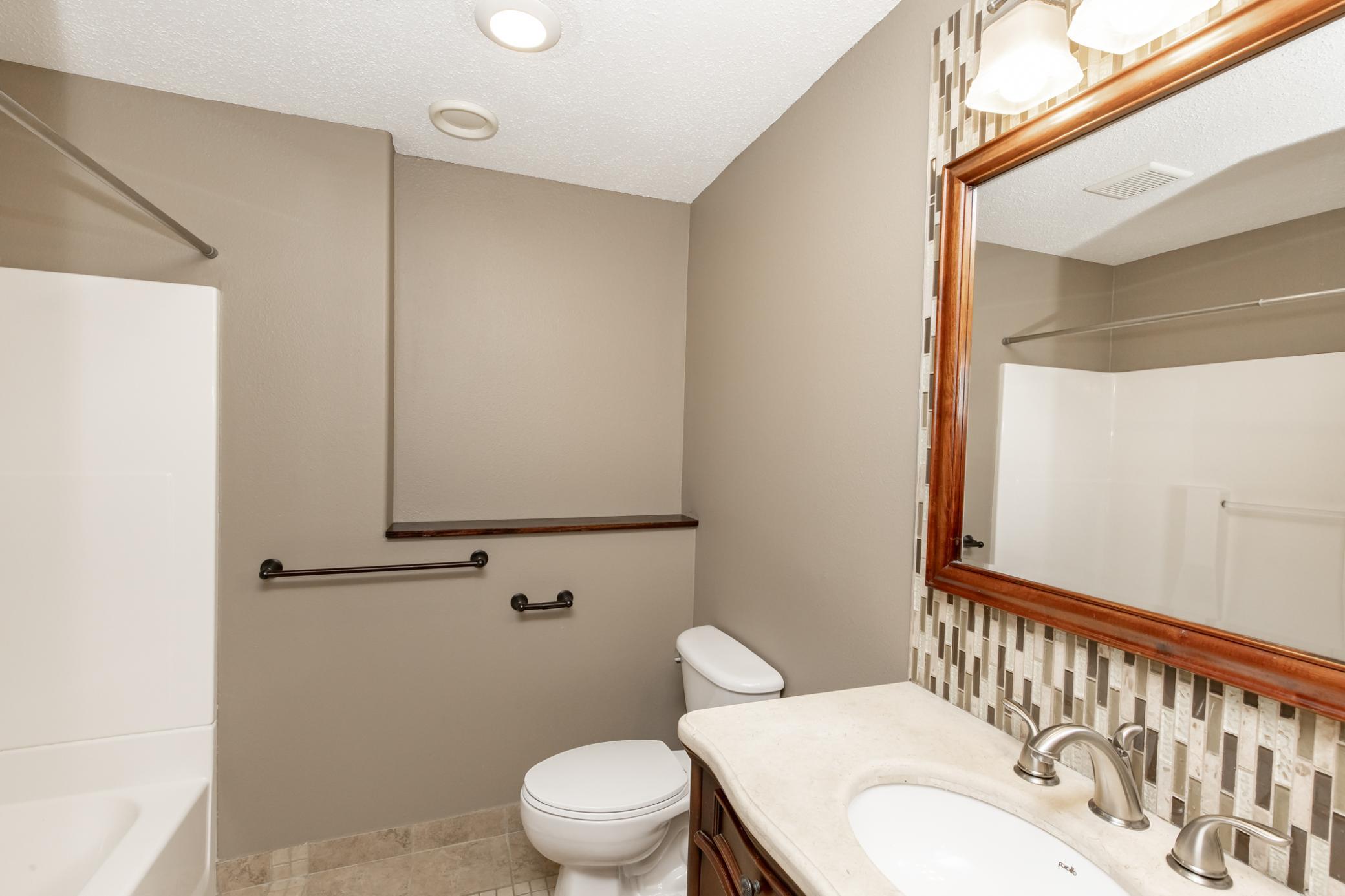 Bathroom 2 - Full