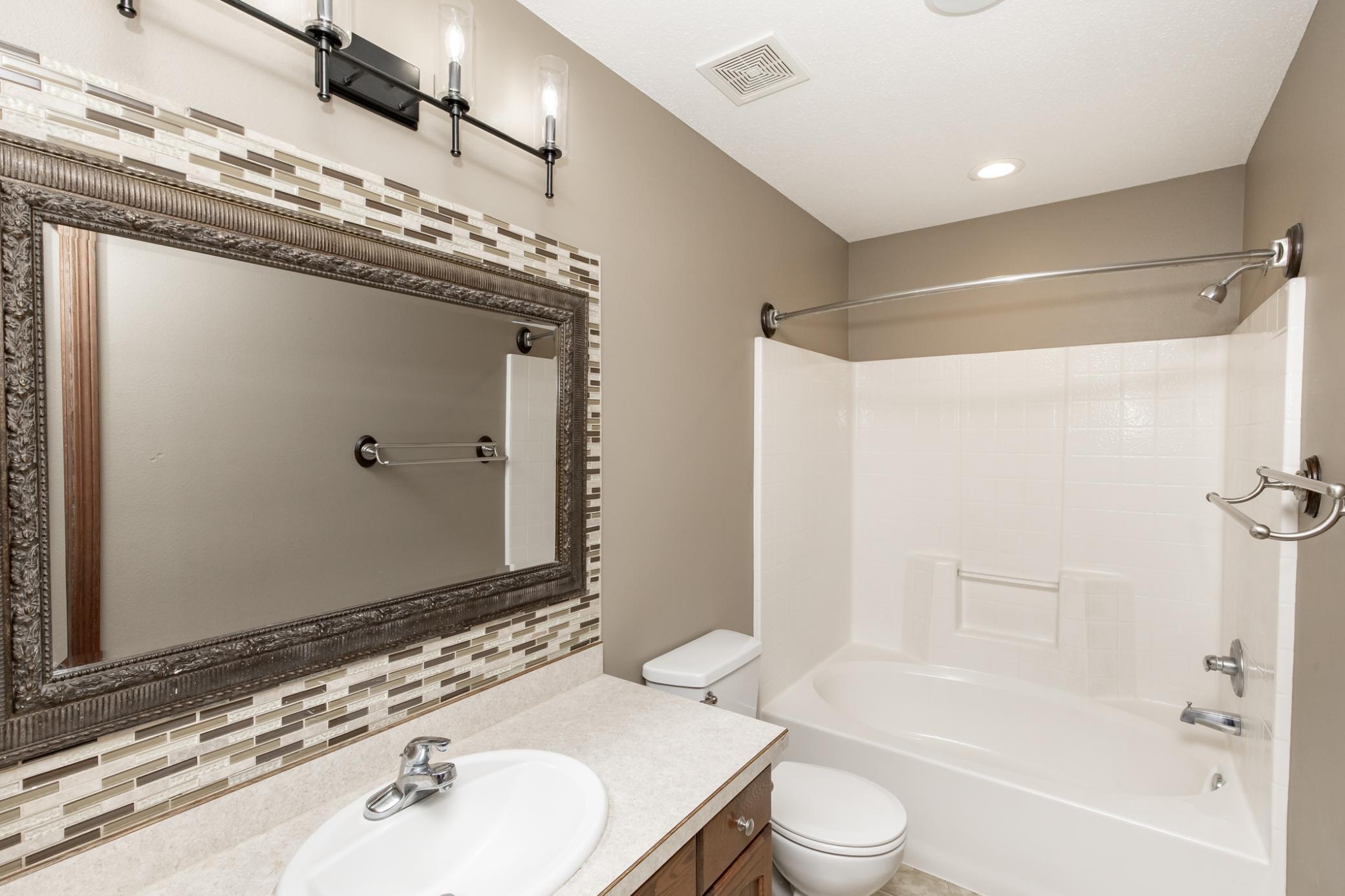 Primary Bath - Full - Hollywood