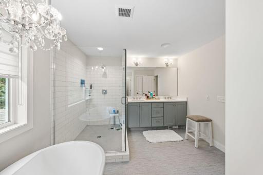 67-web-or-mls-7060 61st St S-442.jpg