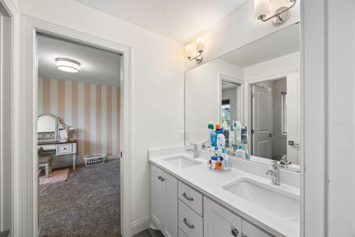 46-web-or-mls-7060 61st St S-337.jpg