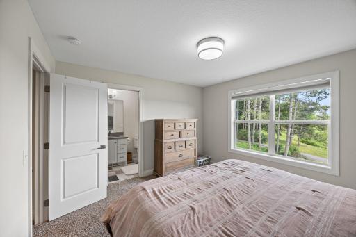 55-web-or-mls-7060 61st St S-382.jpg