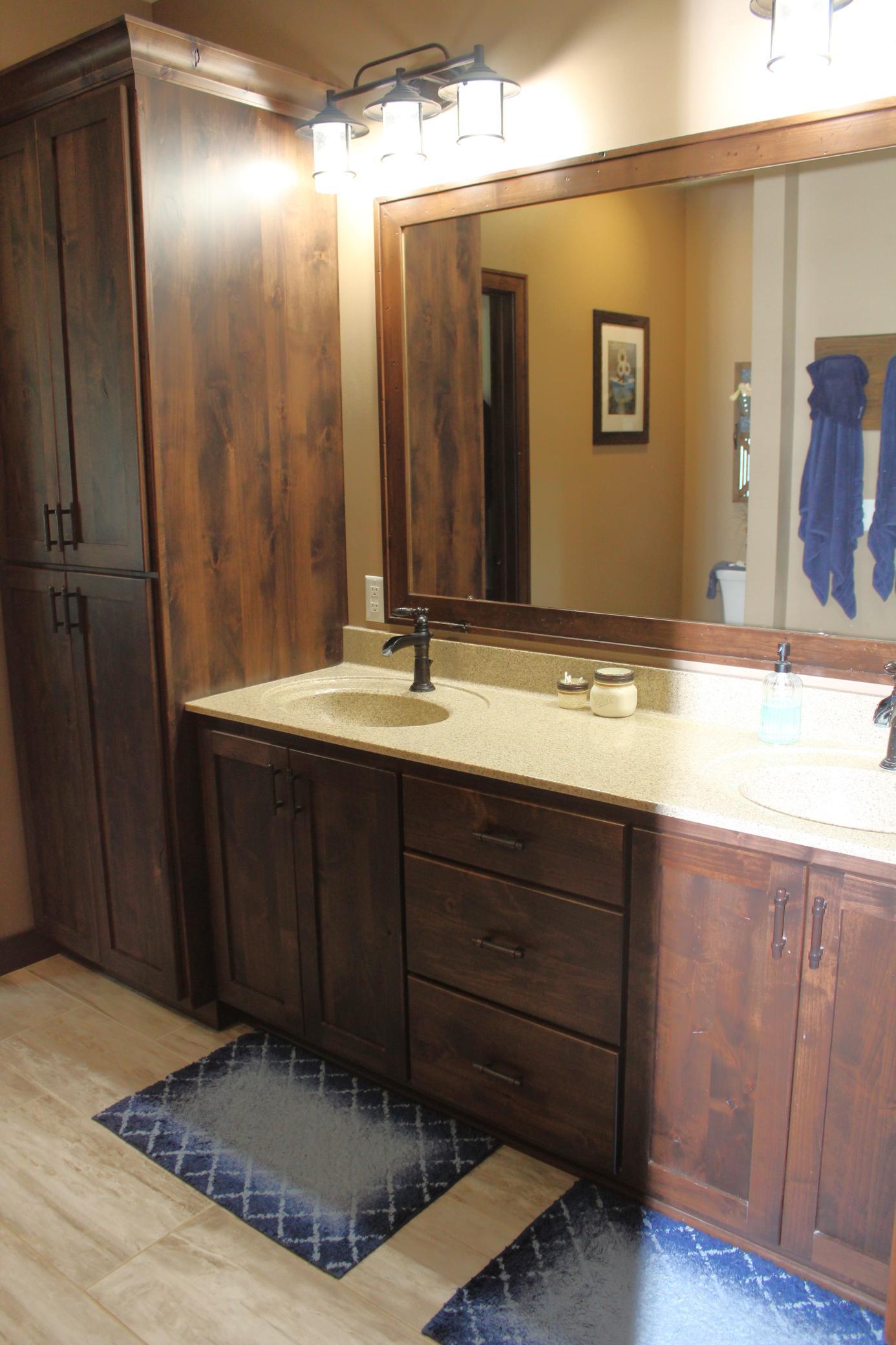 Primary bath w/ double sinks