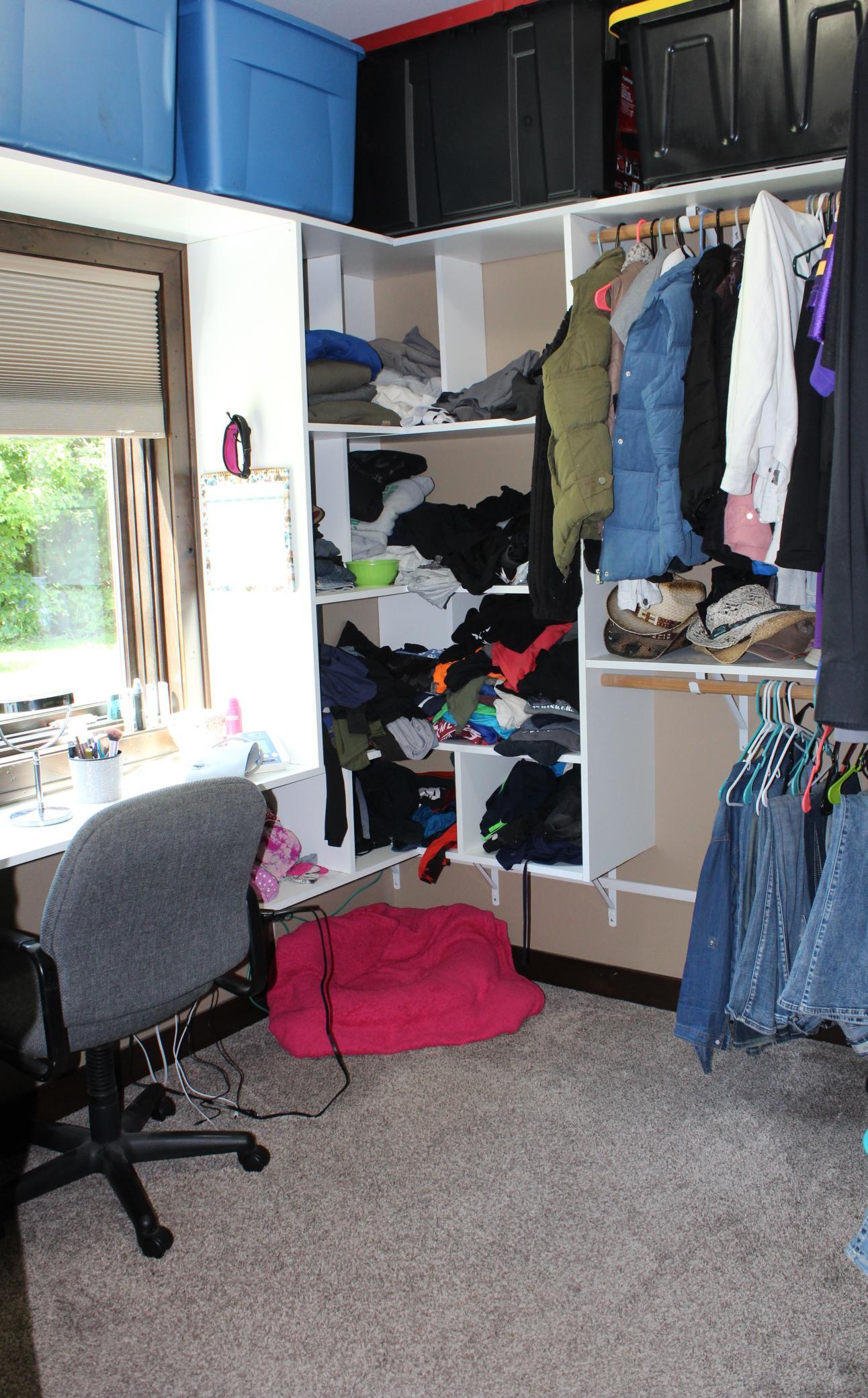 Primary walk in closet w/makeup table