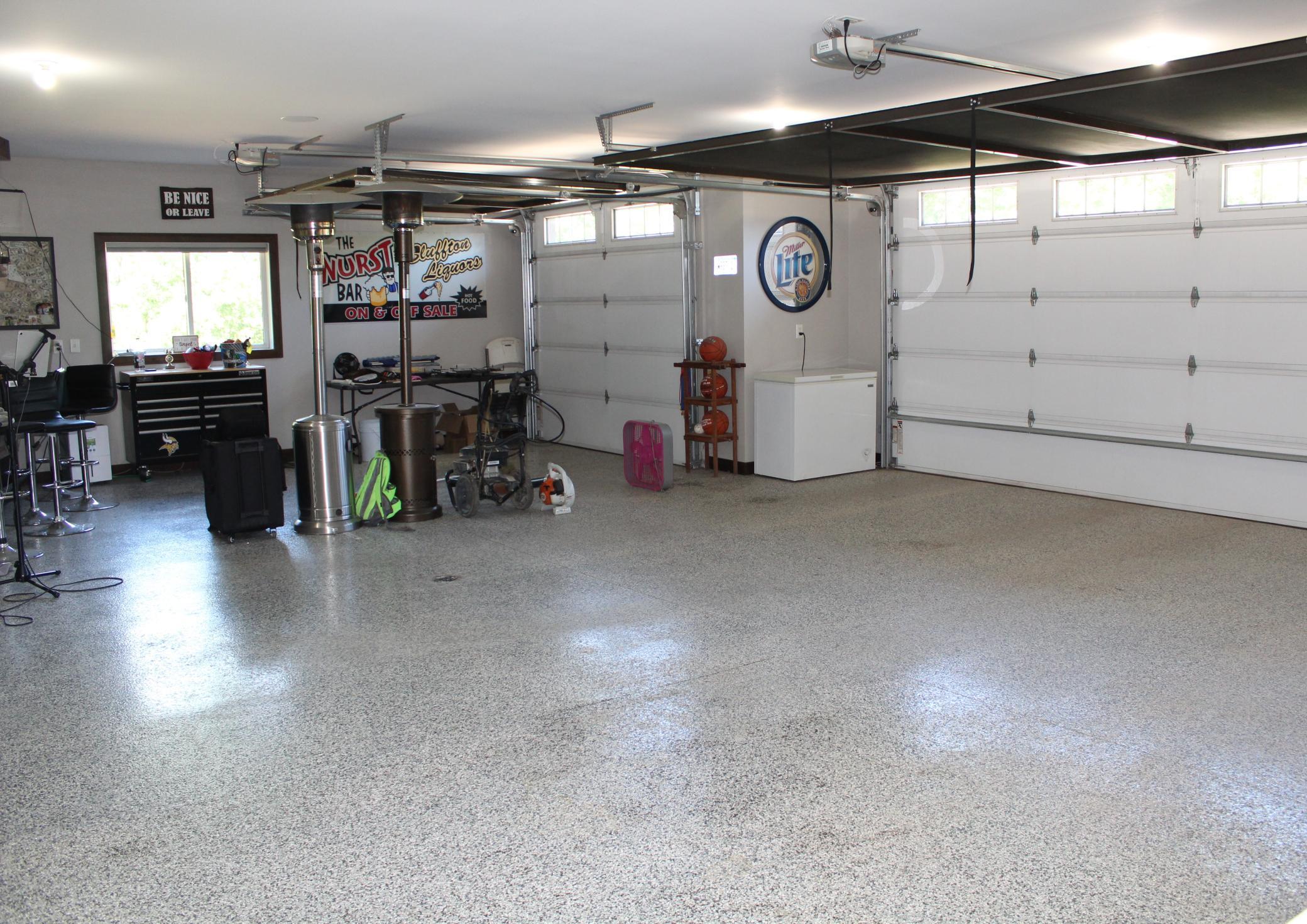 Garage w/ Lifestyle garage door screens