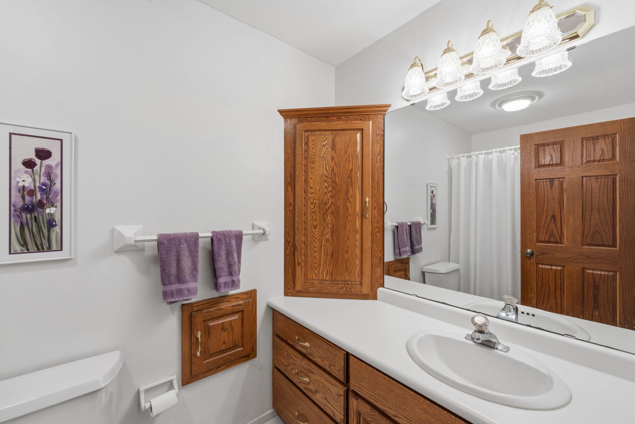 Upper level full bathroom