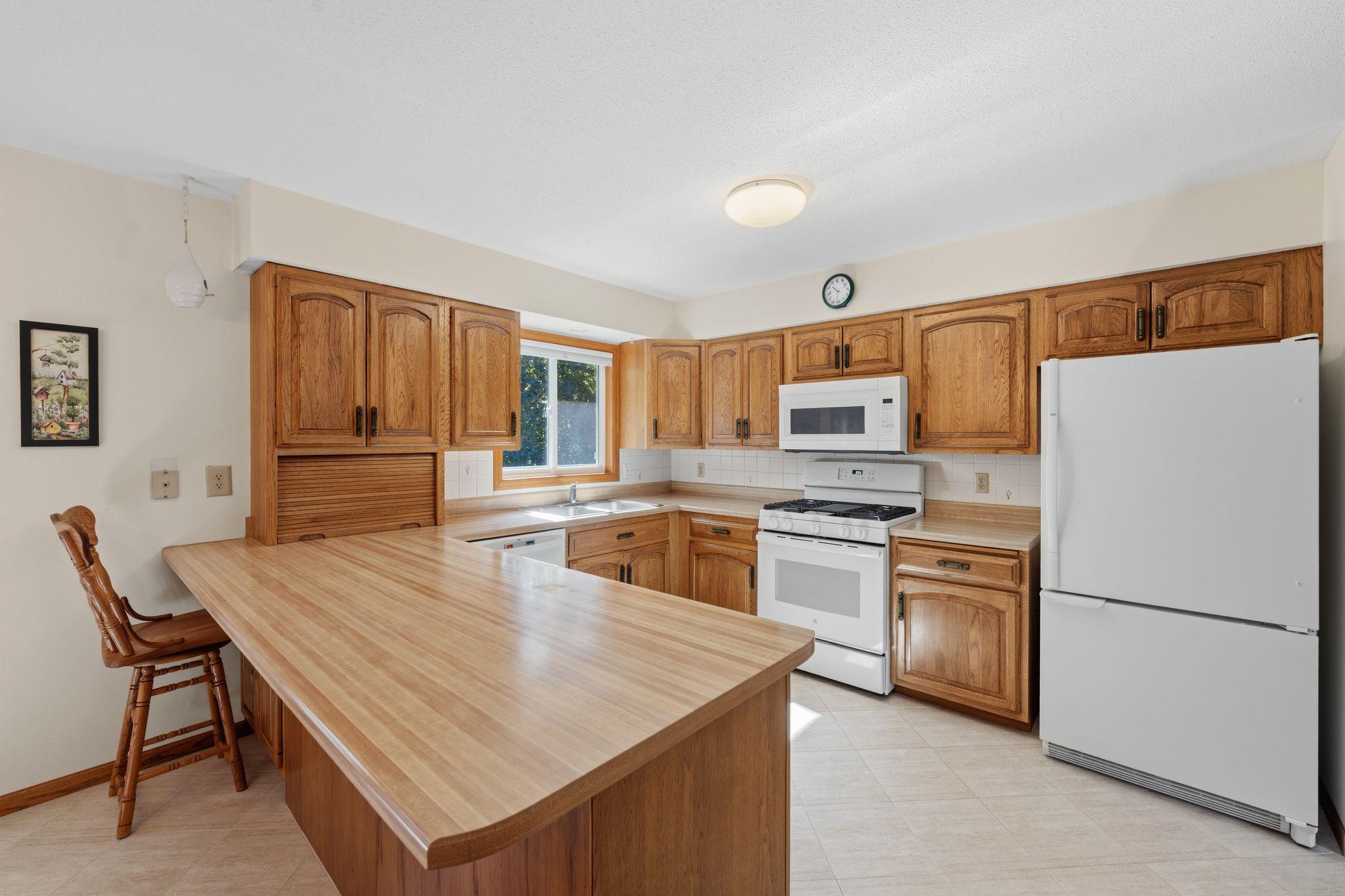 Solid wood kitchen cabinetry